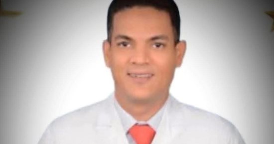 شهيد العمل.. نقابة أطباء قنا تنعى طبيبا توفى متأثرا بإصابته بطلق طائش 