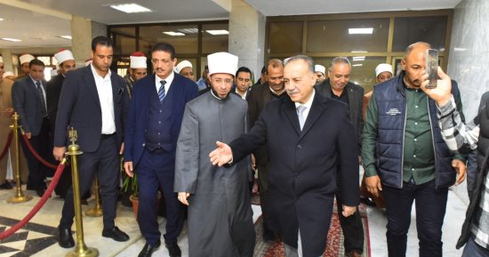 محافظ أسيوط ووزير الأوقاف يبحثان تعزيز التعاون بملفى الخطاب الدينى وبناء الإنسان