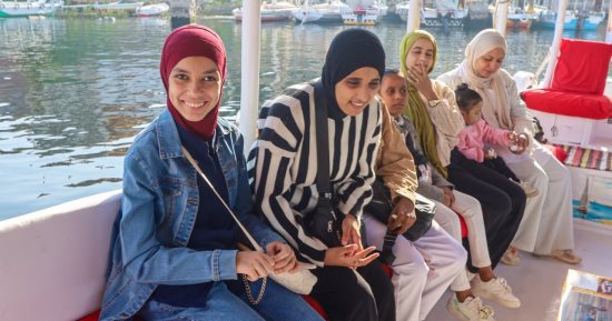 حين تُرى الطبيعة بالسمع والروح.. رحلة نيلية لتعريف المكفوفين وذوى الاحتياجات بسياحة مراقبة الطيور المهاجرة فى أسوان.. تجربة إنسانية تكسر حاجز الإبصار من النيل إلى السماء.. المنظمون: استمتعنا بسحر التأمل