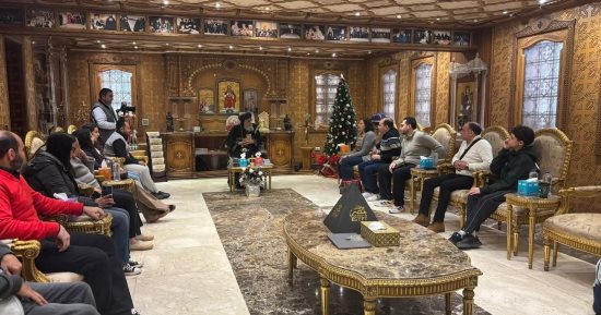 البابا تواضروس يستقبل خدام كنيسة مارمرقس والأنبا بيشوى بدبى فى المقر البابوى