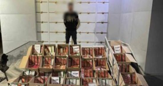 ضبط عامل يدير ورشة لتصنيع الألعاب النارية بحوزته 800 ألف قطعة
