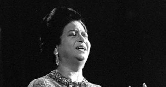سعيد الشحات يكتب: ذات يوم.. 4 مايو 1967.. أم كلثوم تفاجئ الجمهور بإلقاء قصيدة «حديث الروح» للشاعر الباكستانى محمد إقبال قبل غنائها.. والسفير يصعد المسرح ليلقى كلمة ويهديها باقة ورد