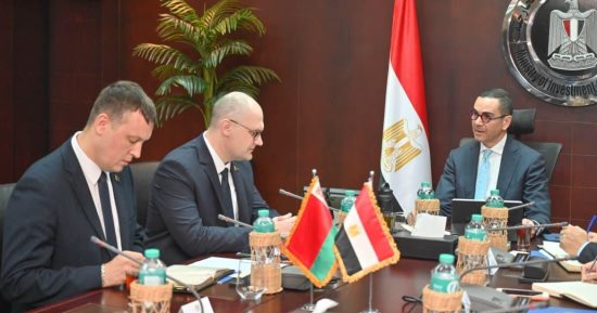 وزير الاستثمار يلتقى سفير بيلاروسيا بالقاهرة لبحث سبل تعزيز العلاقات التجارية