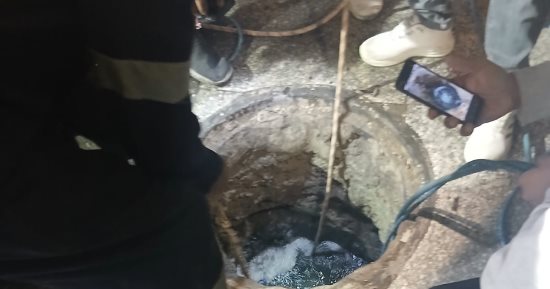مياه أسوان: انسداد الصرف بالحجارة والمخلفات وراء مشاكل الطفح المتكررة