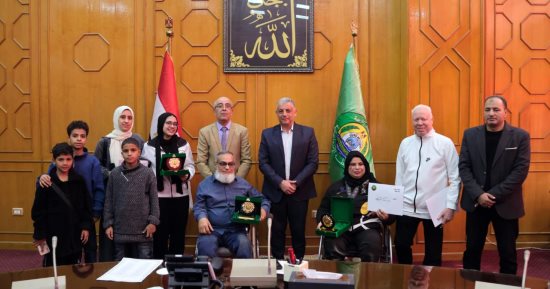 محافظ الإسماعيلية يكرم أبطال المحافظة الحاصلين على بطولات عالمية