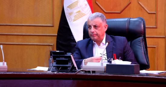 محافظ الإسماعيلية يتابع الاستعدادات النهائية لتشغيل وافتتاح المركز التجارى