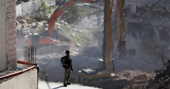 العدوان الإسرائيلي الغاشم.. الجرافات تهدم المبانى الحديثة فى القدس