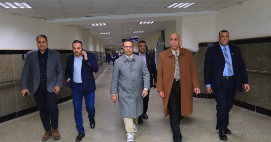 رئيس جامعة كفر الشيخ يطمئن على مستوى الخدمات المقدمة للمرضى بالمستشفى الجامعى