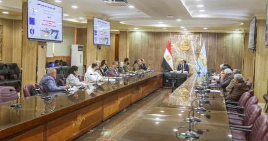 محافظ كفر الشيخ يستعرض الموقف التنفيذي لمشروعات تحسين نوعية المياه بمصرف كيتشنر