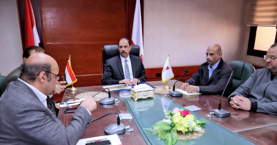 محافظ سوهاج يبحث آليات تنفيذ المرحلة الثالثة من توسعة الكورنيش الغربى