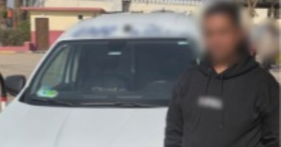 ضبط سائق حجب الرؤية بإضاءة كشافات عالية على طريق بالقاهرة 