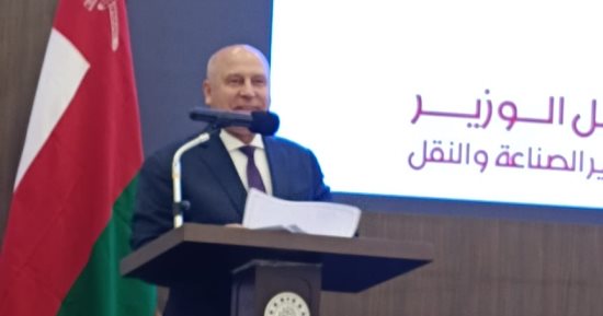 وزير الصناعة والنقل يشارك في منتدى الأعمال المصري العماني بمسقط