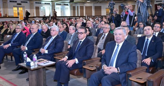 نائب رئيس الوزراء وأيمن عاشور يشهدان احتفالية عيد العلم بجامعة القاهرة