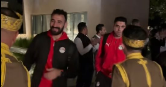 فندق منتخب الفراعنة بالمغرب يحتفل مع اللاعبين بالفوز على زيمبابوى.. فيديو