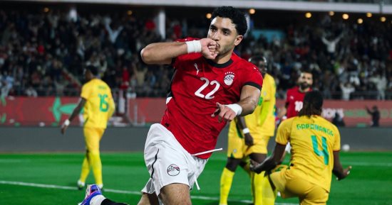 محمد صلاح وعمر مرموش فى هجوم الفراعنة أمام جنوب أفريقيا