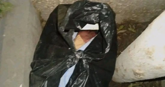 العثور على طفل حديث الولادة داخل كرتونة فى ساحة بقنا