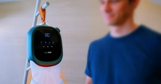 جهاز سفر مبتكر لتجفيف وكى الملابس دون استخدام اليدين