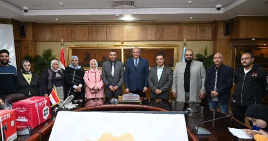 تسليم 32 فرصة جديدة بين عقود عمل وماكينات خياطة ودعم لذوى الهمم بمبادرة تمكين بالغربية