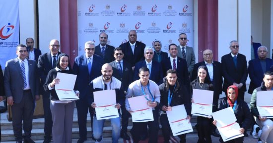 وزيرا التعليم العالى والشباب يكرمان الطلاب الفائزين فى بطولة برشلونة 