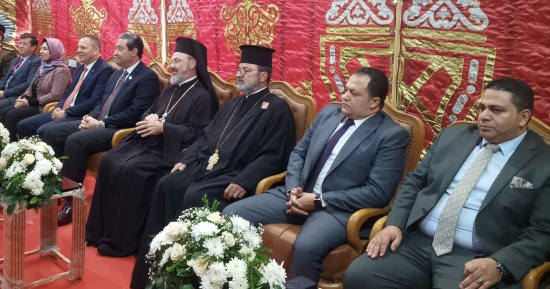 محافظ دمياط يقدم التهنئة لكاهن كنيسة الروم الأرثوذكس بمناسبة أعياد الميلاد