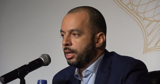 ابن عمرو موسى يبيع 21 مليون سهم بشركة كونتكت المالية بـ104.9 مليون جنيه