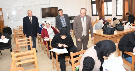 انطلاق امتحانات الفصل الدراسى الأول بكلية الألسن بجامعة قناة السويس وسط انتظام