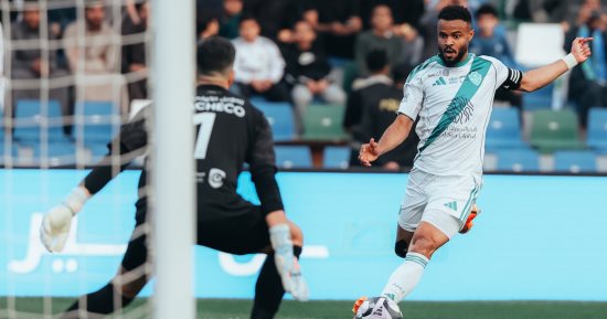 الفتح يحقق فوزا مثيرا على الأهلى فى الدوري السعودي