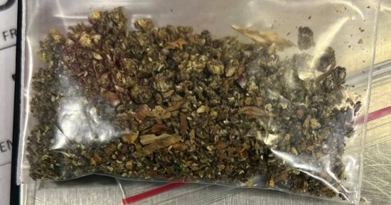جمارك مطار الغردقة تضبط كمية من الماريجوانا والسجائر المحشوة بالمخدرات