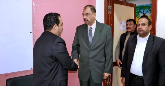 محافظ سوهاج يتفقد لجان انتخابات الإعادة لمجلس النواب بمركزى أخميم وساقلتة