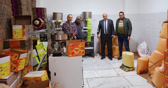 ضبط مصنع غير مرخص لتصنيع مواد غذائية وبداخله 113 ألف عبوة بمركز السنطة