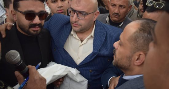 الصلح خير.. لحظة تقديم الكفن لإنهاء خصومة ثأرية عمرها 13 سنة فى بنى سويف
