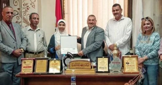 طالبة بمركز البلينا بسوهاج تحصد سادس الجمهورية فى مسابقة نجوم المكتبة