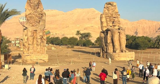 معابد ومعالم الأقصر الأثرية تشهد توافدا سياحيا كبيرا قبل ليلة رأس السنة.. صور