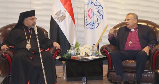 بطريرك الأقباط الكاثوليك يزور رئيس الطائفة الإنجيلية للتهنئة بعيد الميلاد المجيد