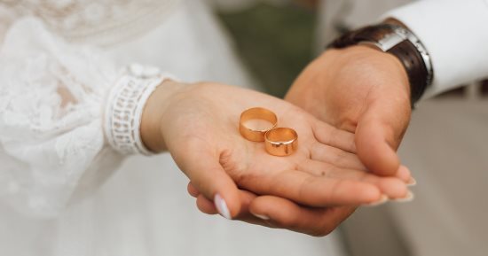 هل تعترف الكنيسة بالطلاق المدنى لزوجين مصريين خارج مصر؟.. الأنبا بولا يوضح  