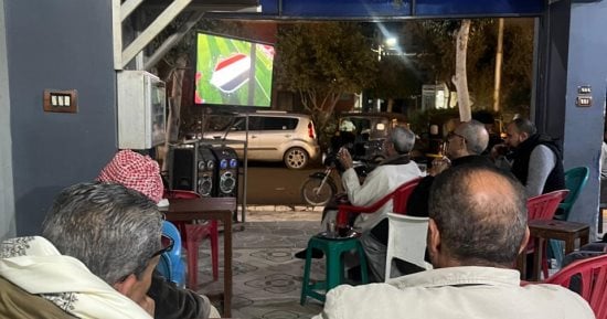 مواطنون بالدقهلية يتابعون مباراة مصر فى أمم إفريقيا على المقاهى.. صور وفيديو
