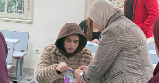 تعرض طالبة بإعلام القاهرة لوعكة صحية أثناء الامتحانات.. وعميد الكلية تتدخل
