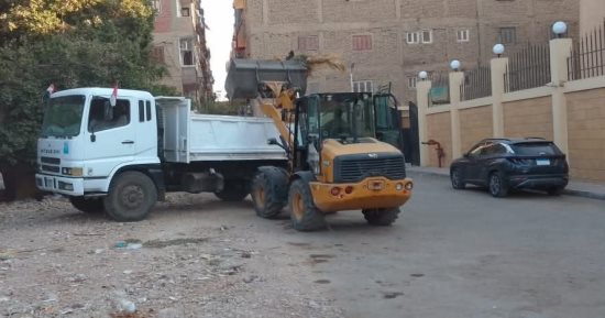 رفع 30 طن من القمامة والمخلفات الصلبة والأتربة بشوارع حى شرق سوهاج