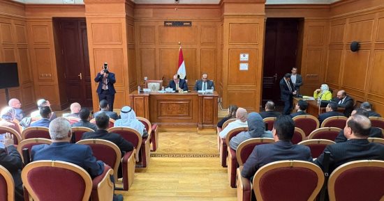 إسكان الشيوخ تبحث استكمال الطريق الصحراوى الشرقى وتطوير طرق بئر العبد