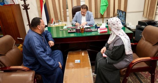 محافظ المنوفية يعقد لقاء بالمواطنين بمقر الوحدة المحلية لبحث مطالبهم 