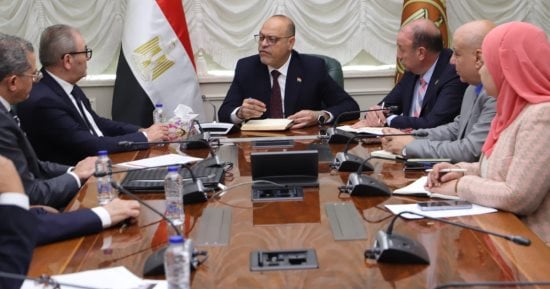 وزير العمل يلتقى وفد غرفة صناعة الملابس والمفروشات المنزلية باتحاد الصناعات