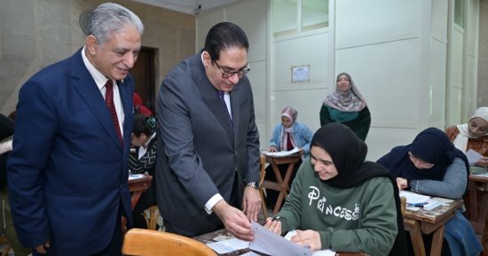رئيس جامعة القاهرة يتفقد سير امتحانات الفصل الدراسى الأول بعدد من الكليات
