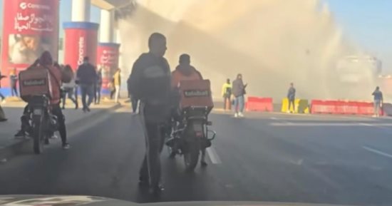 تحويلات مرورية لحين إصلاح كسر ماسورة مياه بمحور التسعين الجنوبى