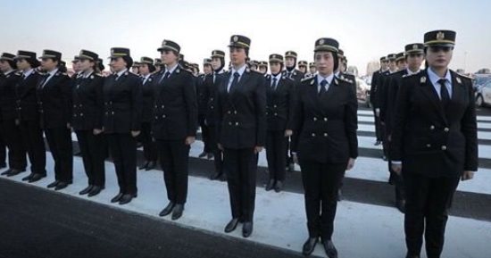 احتفلات رأس السنة آمنة.. انتشار نسور الداخلية بالشوارع ومحيط المولات والحدائق.. تقنيات حديثة ومتطورة وشرطة نسائية لتأمين المواطنين.. غرف عمليات وتمركزات أمنية.. ورجال المرور يسيرون حركة المركبات على الطرق.. صور