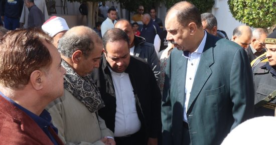محافظ سوهاج يلتقى المواطنين عقب صلاة الجمعة بمسجد الشرطة 