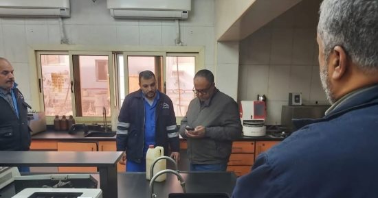 رئيس هيئة البترول يجرى زيارة غير مخططة لمنطقة أنابيب البترول بالتبين