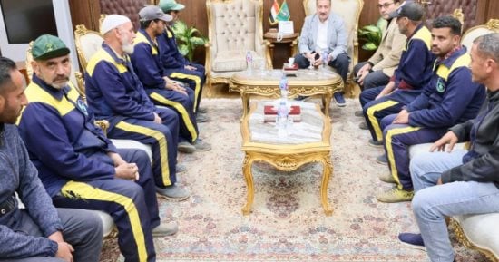 محافظ المنوفية يلتقى عدد من عمال النظافة بمكتبه ويقرر صرف مساعدات عينية لهم