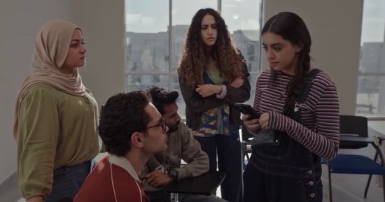 أصدقاء تيا ونعومى يكتشفون حقيقتهما فى مسلسل ميد تيرم