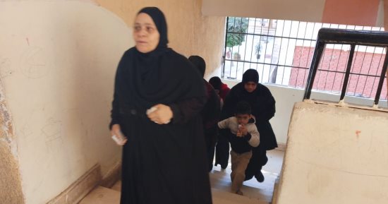 السيدات يسيطرن على المشهد فى جولة الإعادة بانتخابات النواب بالوراق