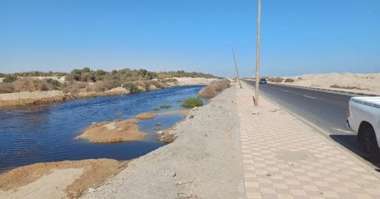 تدخل فورى للسيطرة على تسرب مياه صرف صحى بالطريق الدائرى فى الغردقة